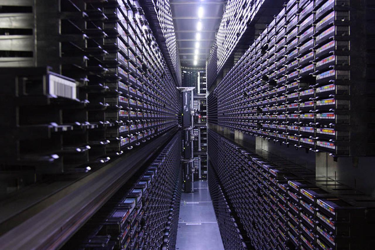 Хранилище электронной информации. Суперкомпьютер ЦЕРН. Хранилище информации. Современный архив. Хранилище библиотеки.